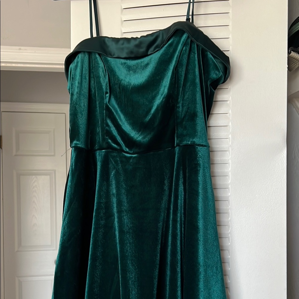 Trixxi Green Asymmetrical Spaghetti Strap Sundress for Prom
